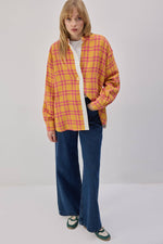 Carica l'immagine nel visualizzatore di Gallery, Giacca-camicia in tweed a quadri – Shacket oversize abbottonato
