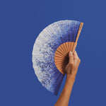Carica l'immagine nel visualizzatore di Gallery, Ventaglio BLUE SPLASH - 19 cm - Blu e bianco
