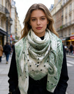Carica l'immagine nel visualizzatore di Gallery, 46735-K12 Foulard grande carré 110*110 motivo bandana
