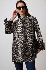Carica l'immagine nel visualizzatore di Gallery, Camicia in cotone con polsini larghi a stampa leopardata
