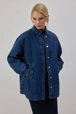 Carica l'immagine nel visualizzatore di Gallery, Giacca bomber utility oversize in denim – vestibilità relaxed
