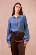 Carica l'immagine nel visualizzatore di Gallery, Blusa AMBROISE – Eleganza Denim Senza Tempo
