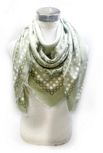 Carica l'immagine nel visualizzatore di Gallery, 45735-k15 Foulard grande quadrato 110x110 motivo bandana
