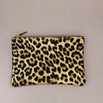 Carica l'immagine nel visualizzatore di Gallery, Pochette in pelle - M
