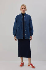Carica l'immagine nel visualizzatore di Gallery, Giacca bomber utility oversize in denim – vestibilità relaxed
