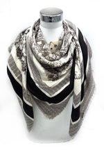 Carica l'immagine nel visualizzatore di Gallery, 46735-28 Foulard grande quadrato in lana con motivo Toile de Jouy

