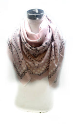 Carica l'immagine nel visualizzatore di Gallery, 45735-k15 Foulard grande quadrato 110x110 motivo bandana

