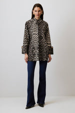 Carica l'immagine nel visualizzatore di Gallery, Camicia in cotone con polsini larghi a stampa leopardata
