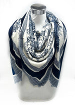 Carica l'immagine nel visualizzatore di Gallery, 46735-28 Foulard grande quadrato in lana con motivo Toile de Jouy
