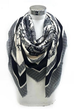 Carica l'immagine nel visualizzatore di Gallery, 46735-28 Foulard grande quadrato in lana con motivo Toile de Jouy
