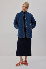Carica l'immagine nel visualizzatore di Gallery, Giacca bomber utility oversize in denim – vestibilità relaxed
