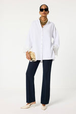 Carica l'immagine nel visualizzatore di Gallery, Camicia oversize con dettaglio in pizzo alle maniche – Misto cotone
